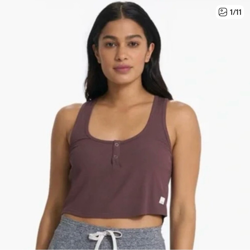 Vuori Cove Cropped Tank (in Gray)